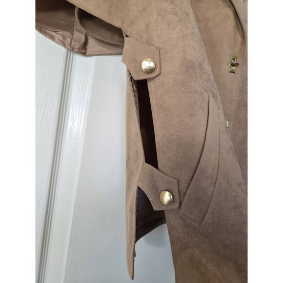 MJ Seattle Tan Faux Suede Vintage Clasp Closure Open Side 70s Top, Size Medium - Picture 7 of 12